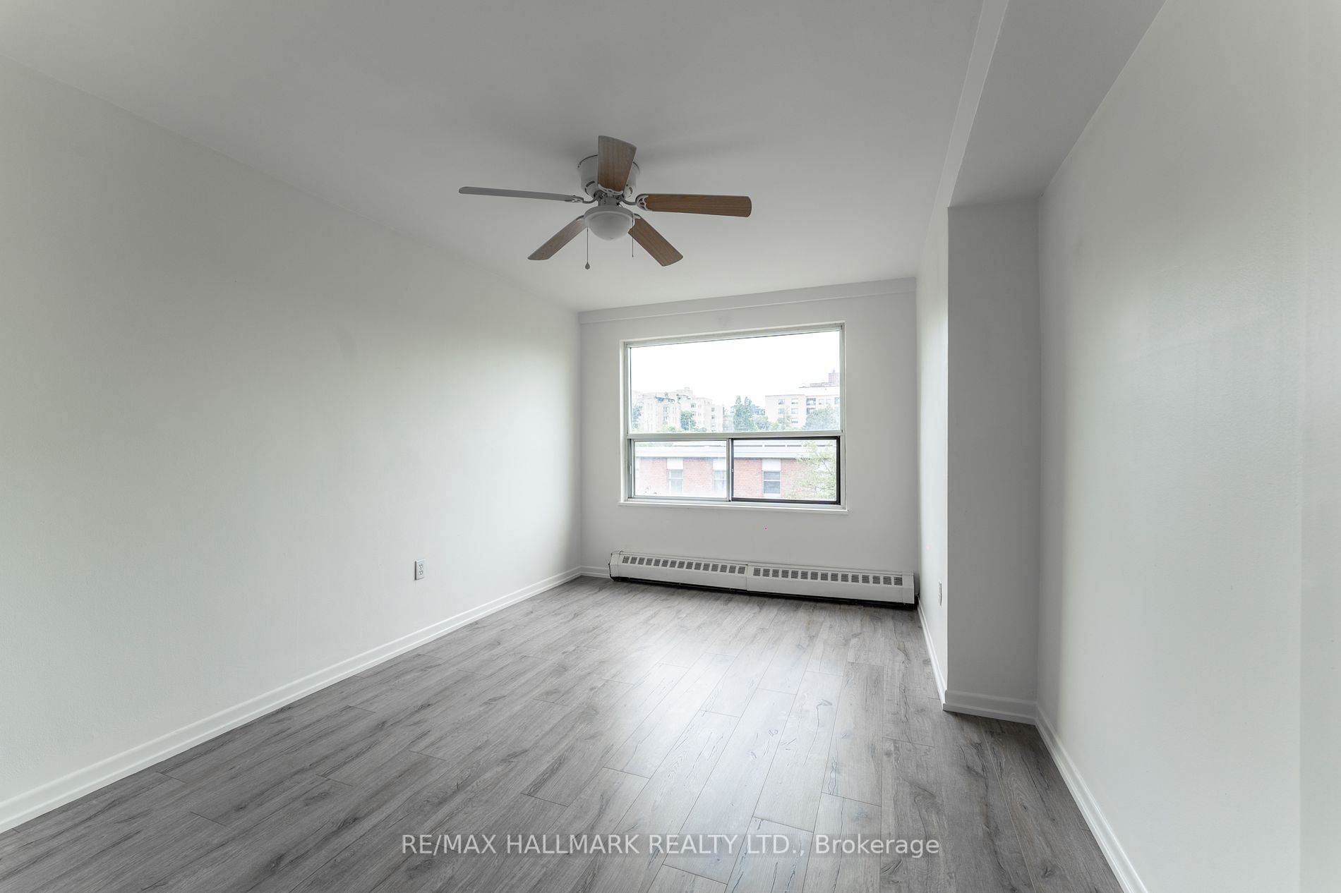 660 Eglinton Ave, #408