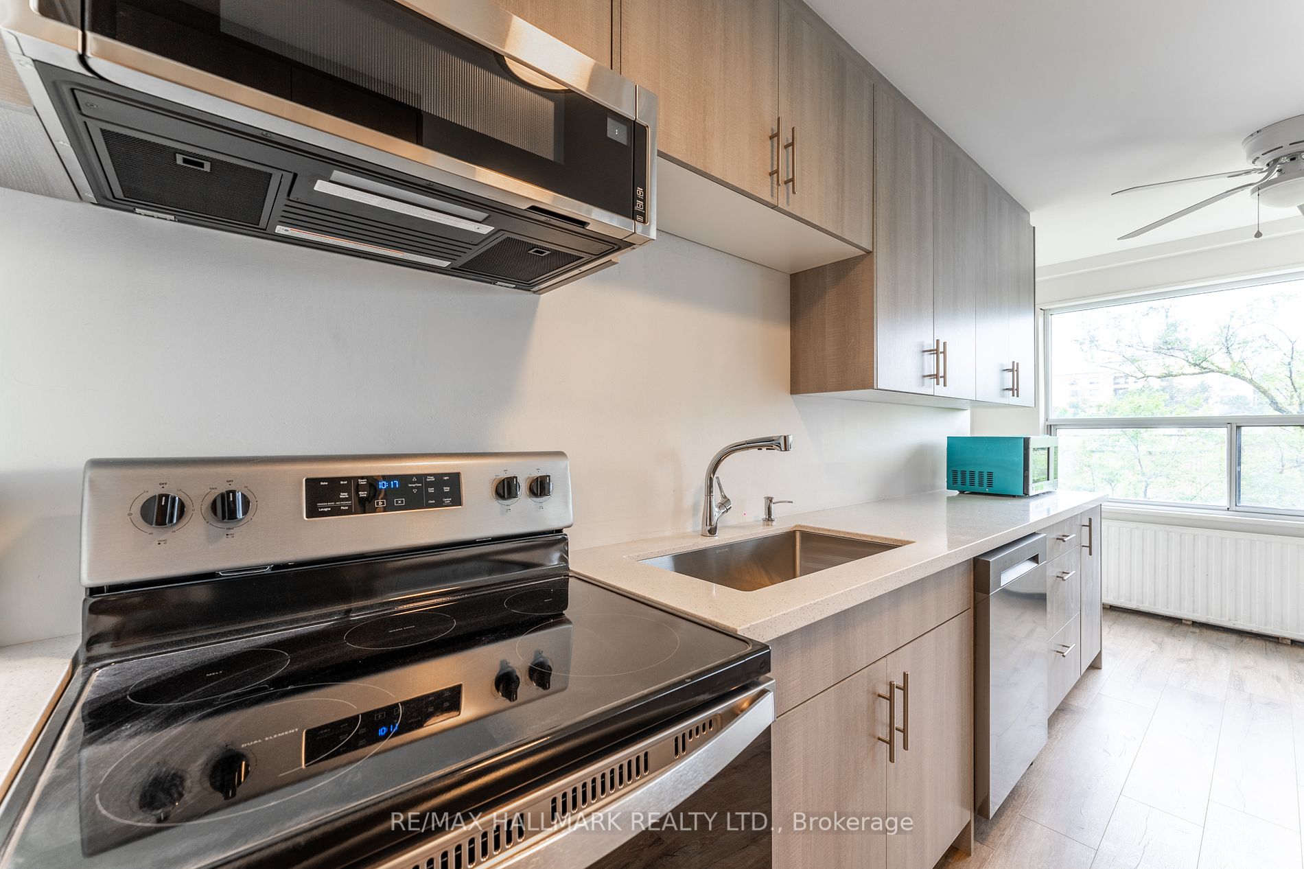 660 Eglinton Ave, #408