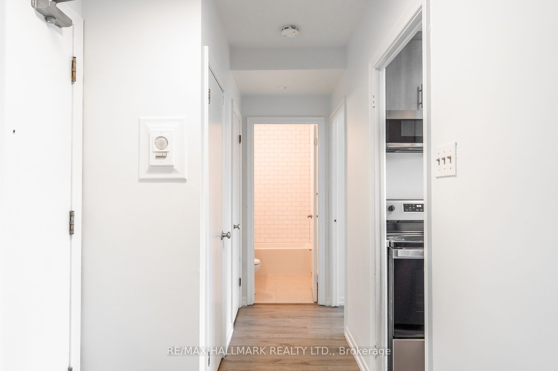 660 Eglinton Ave, #408