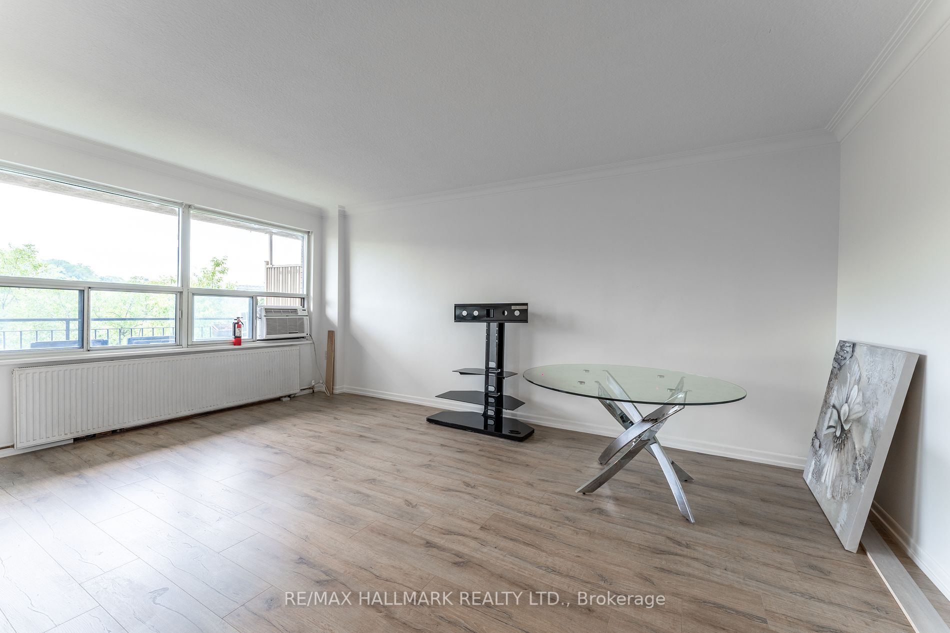 660 Eglinton Ave, #408