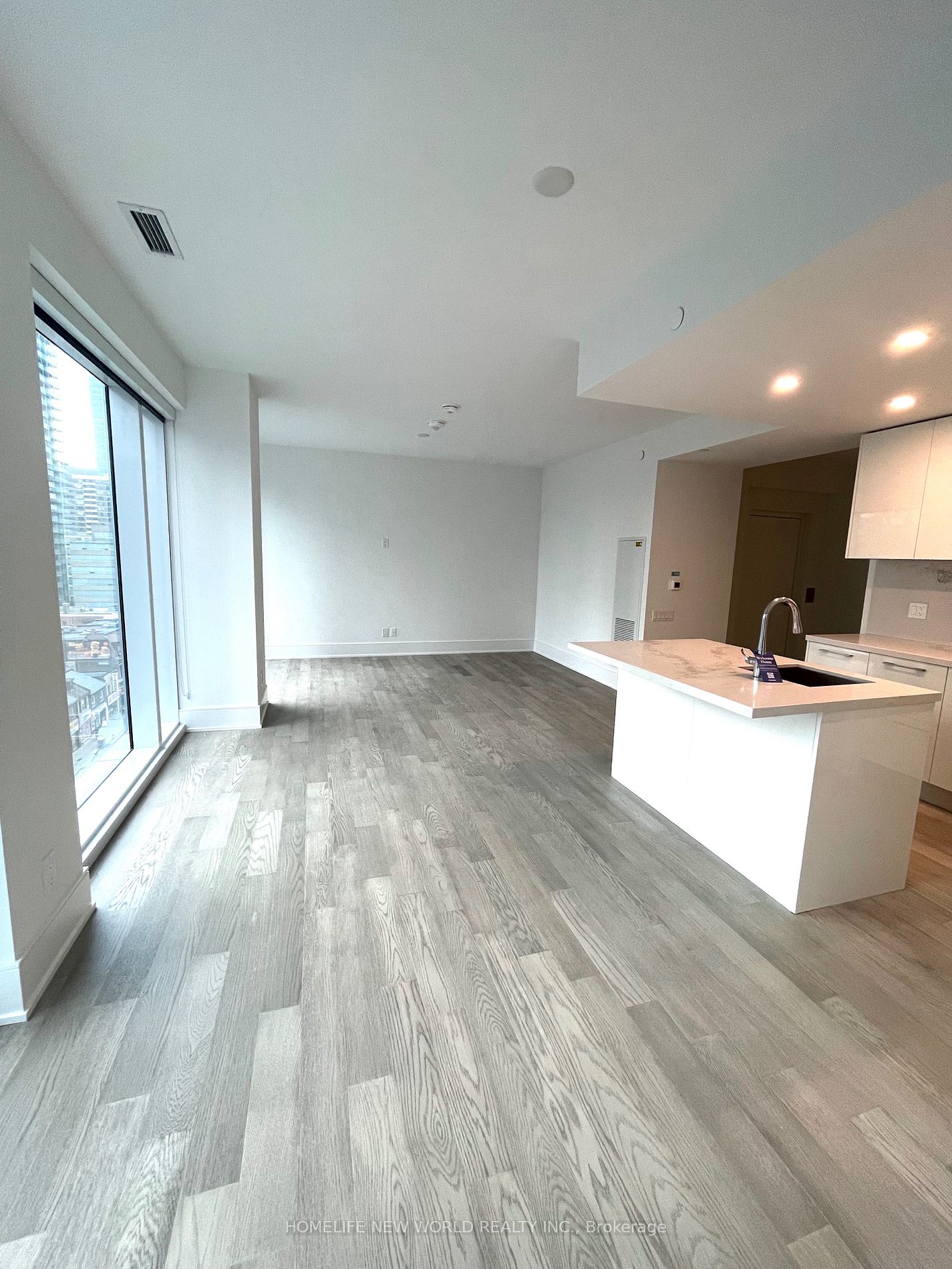 1 Gloucester Street #915