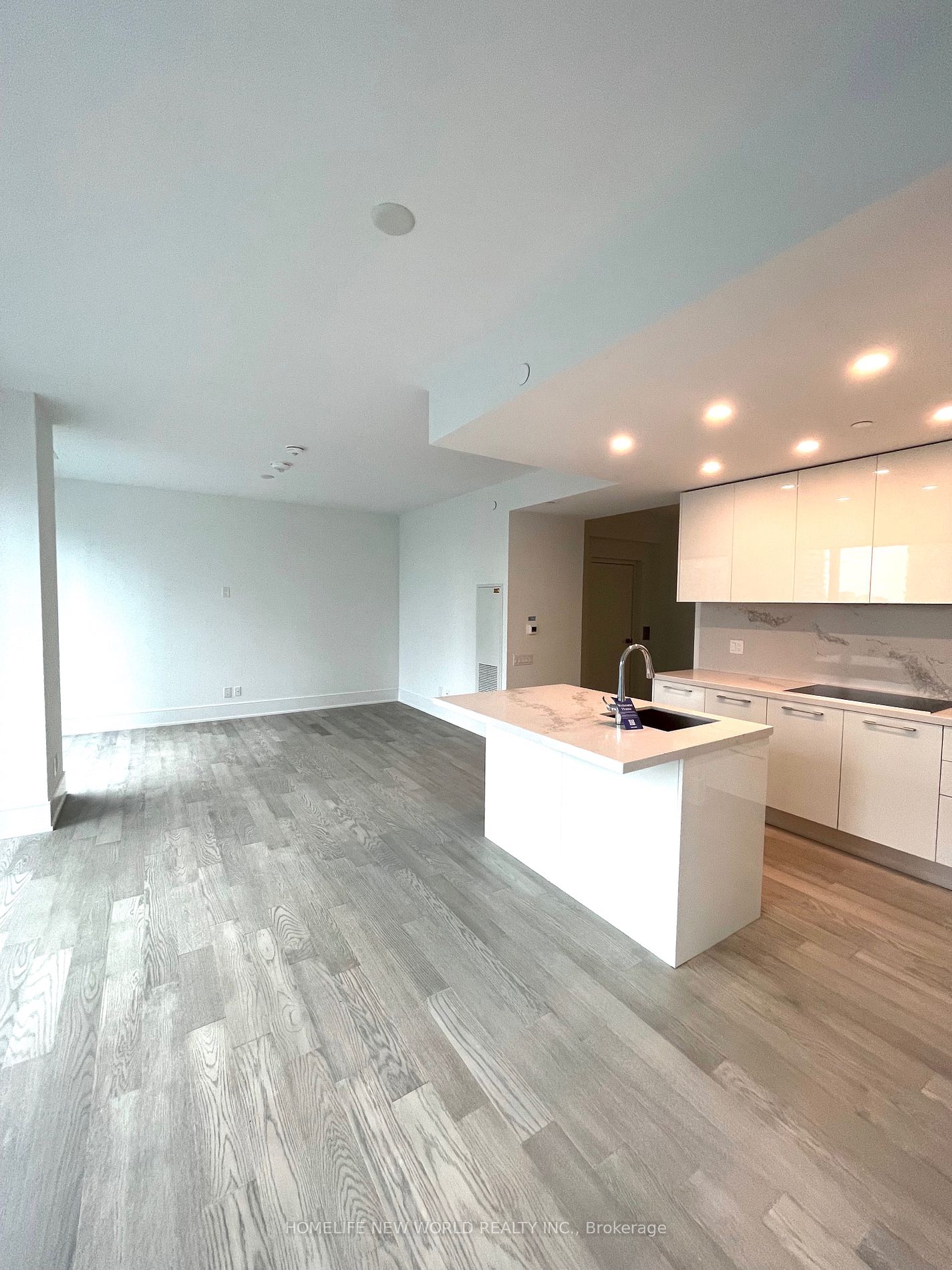 1 Gloucester Street #915