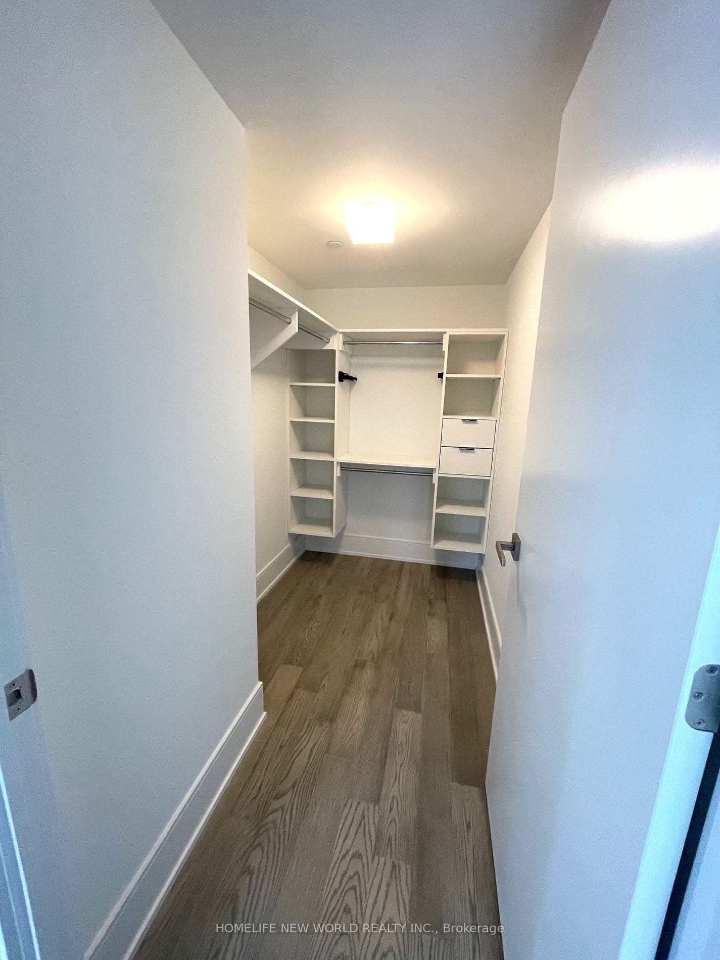 1 Gloucester Street #915