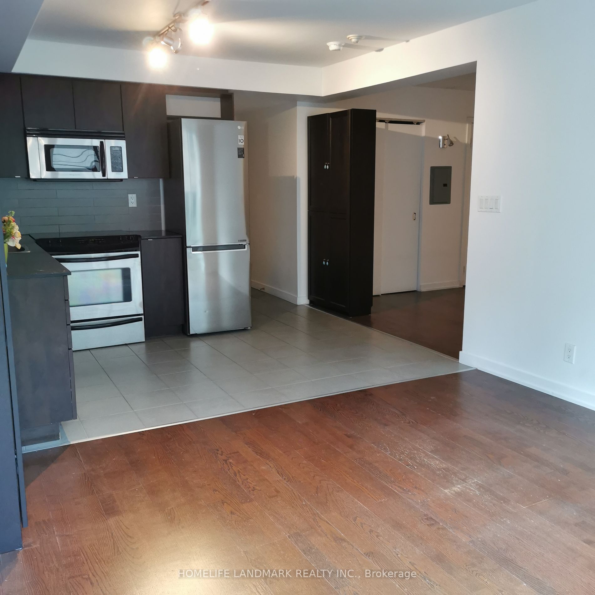 33 Lombard Street, #201