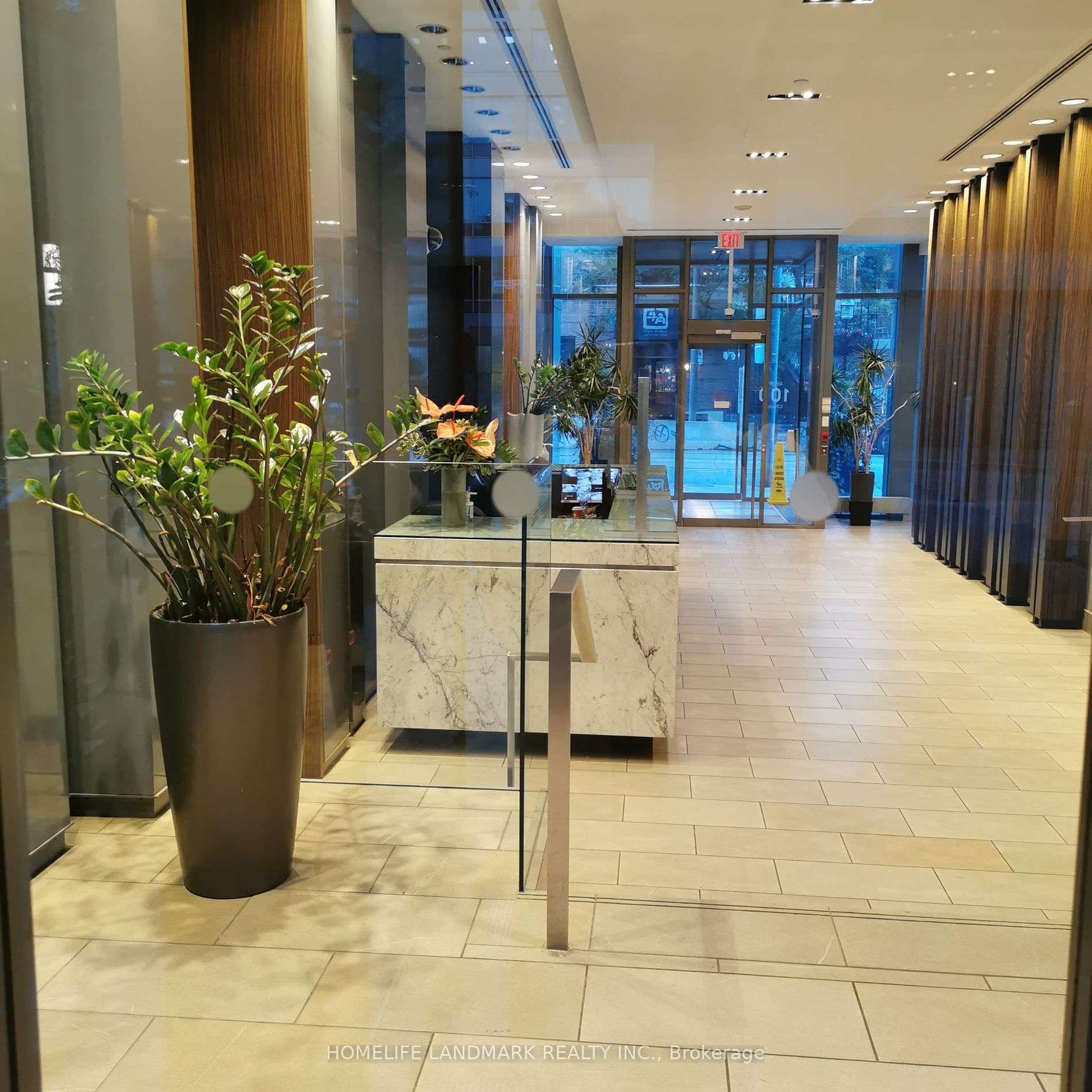 33 Lombard Street, #201