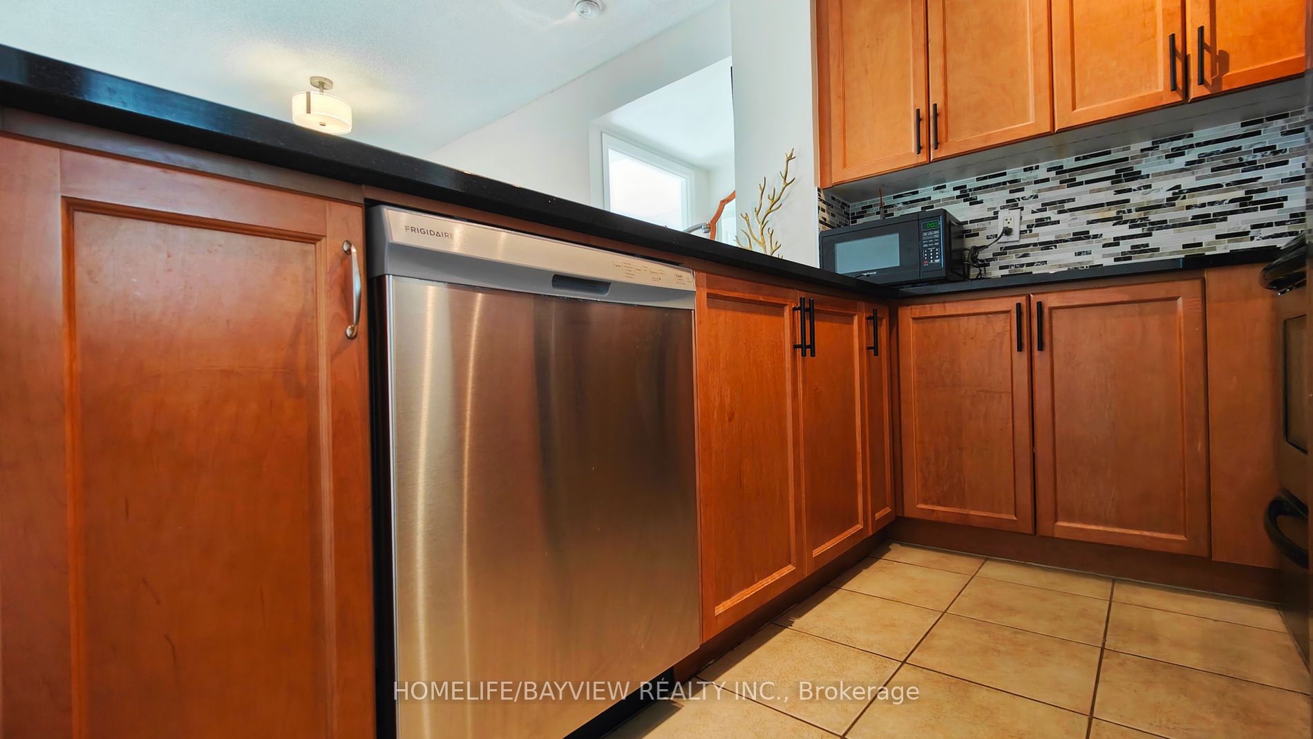 18 Kenaston Gdns, #1010