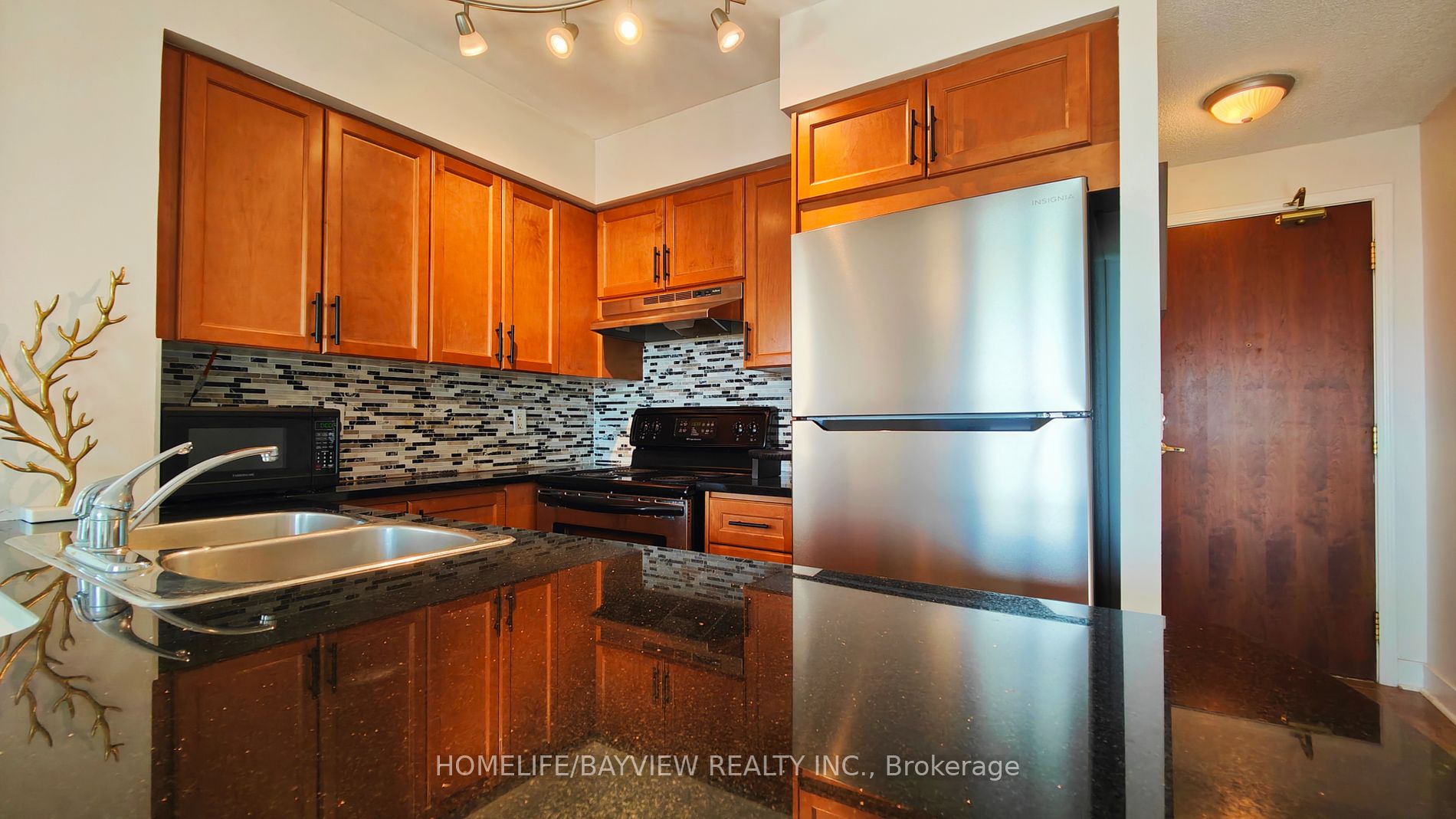 18 Kenaston Gdns, #1010