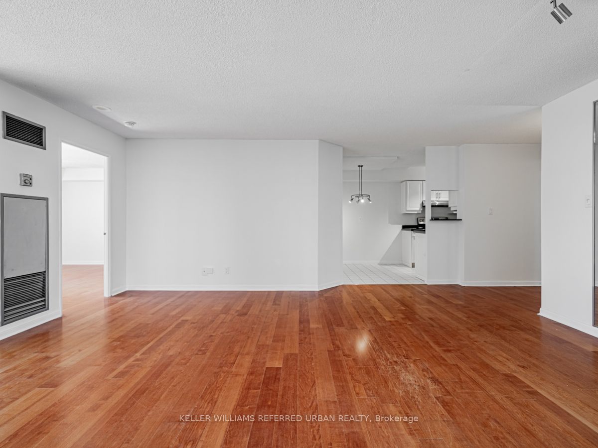 24 Wellesley St W, #911
