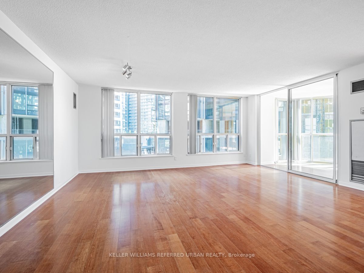 24 Wellesley St W, #911