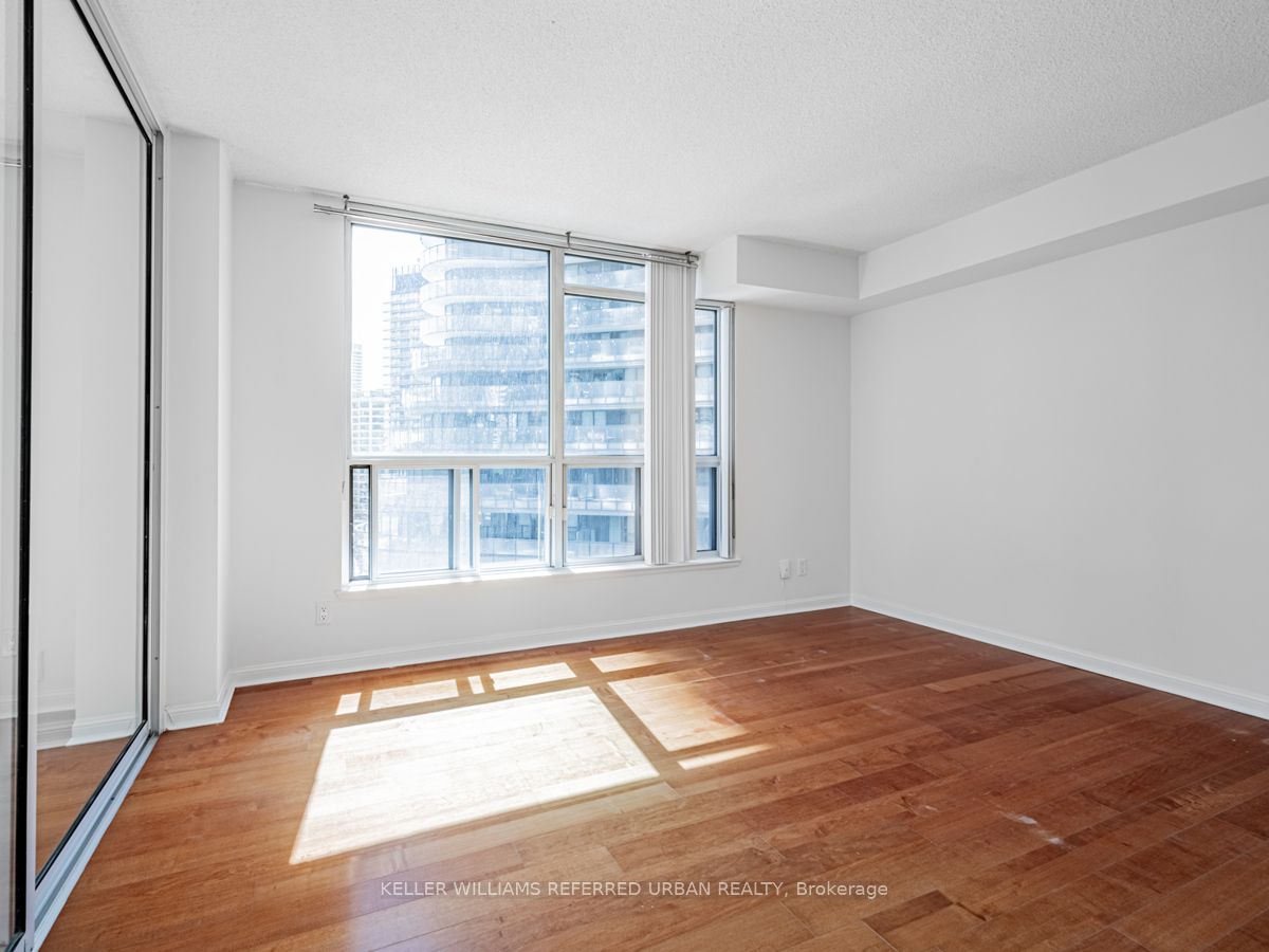 24 Wellesley St W, #911