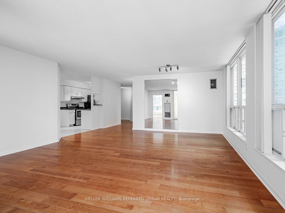 24 Wellesley St W, #911