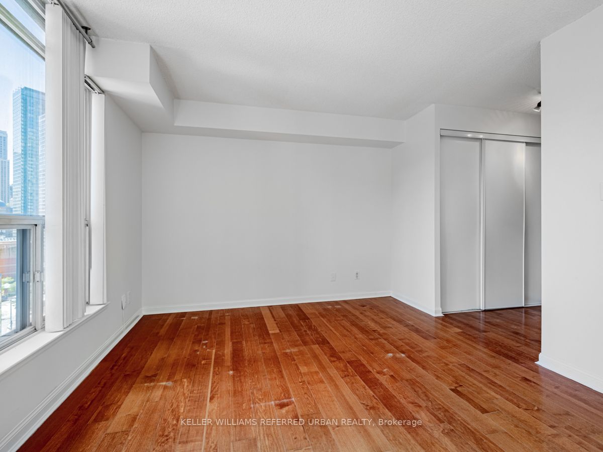 24 Wellesley St W, #911