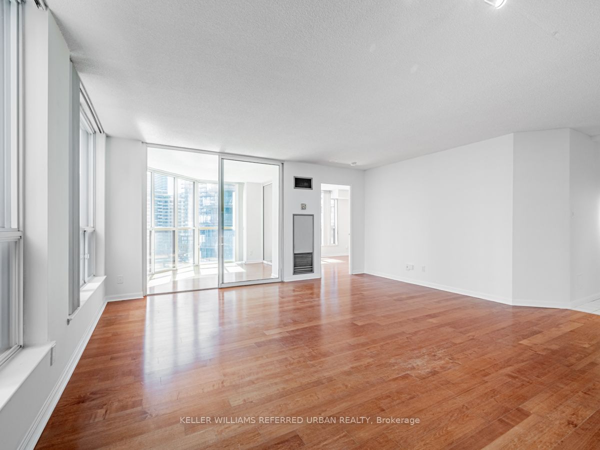24 Wellesley St W, #911