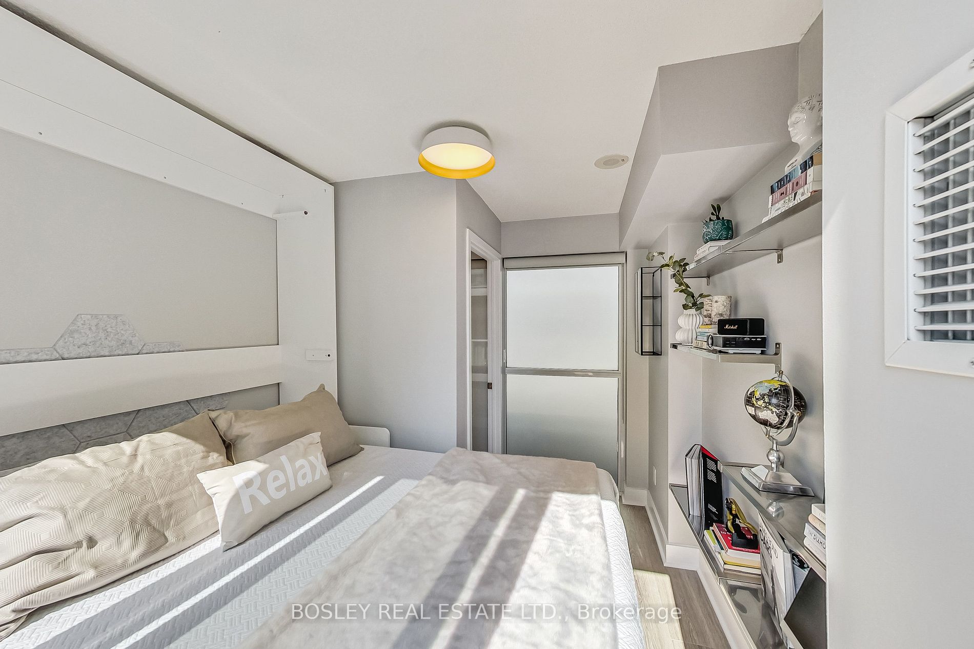 352 Front Street W, #209