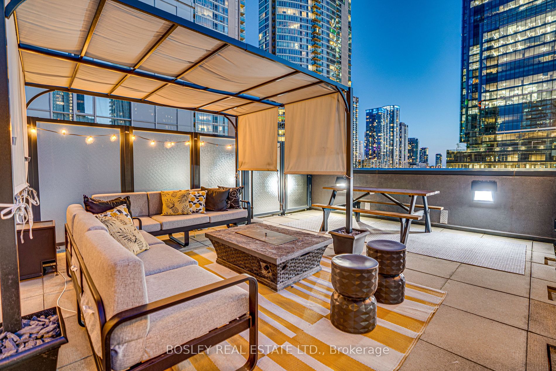 352 Front Street W, #209