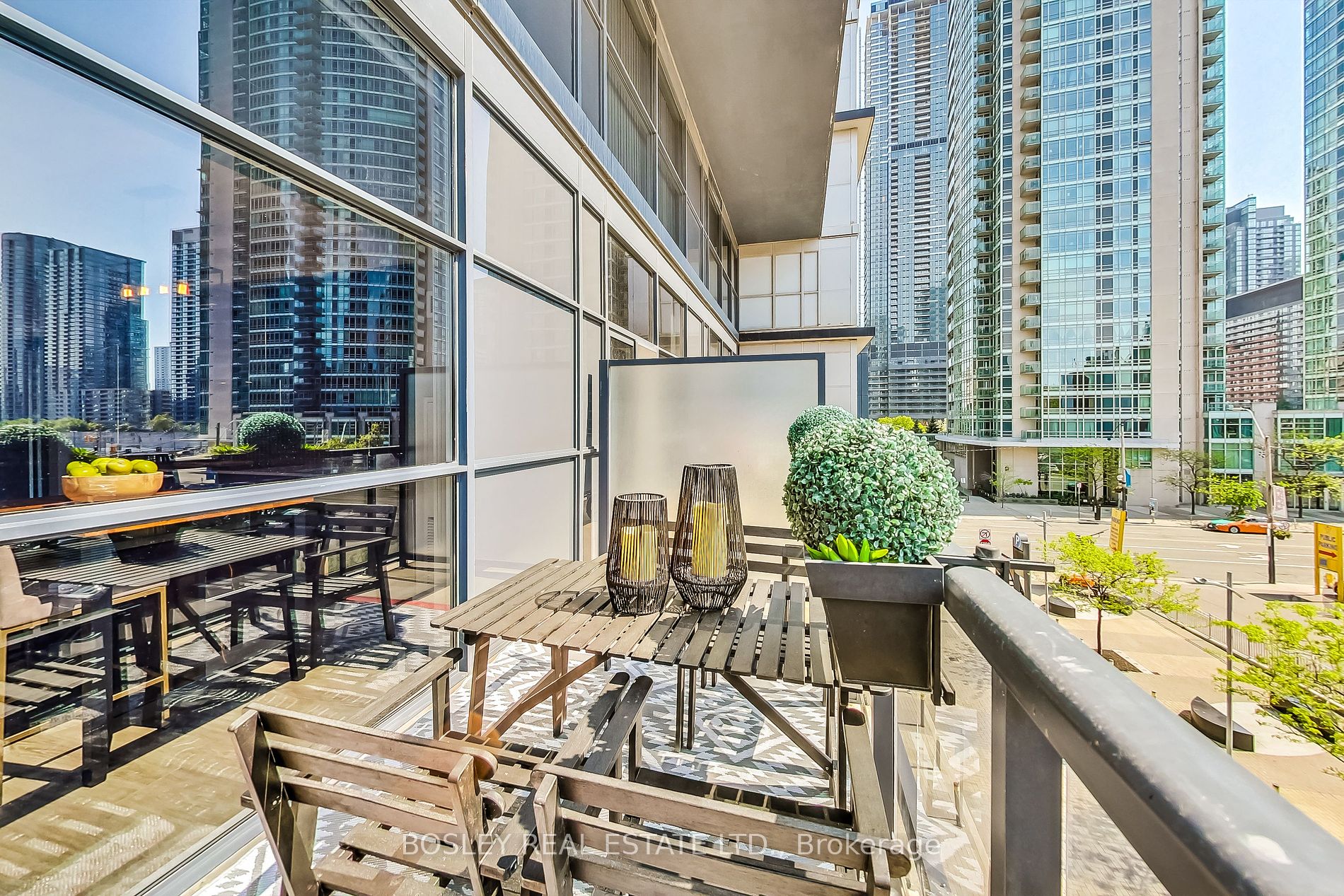 352 Front Street W, #209