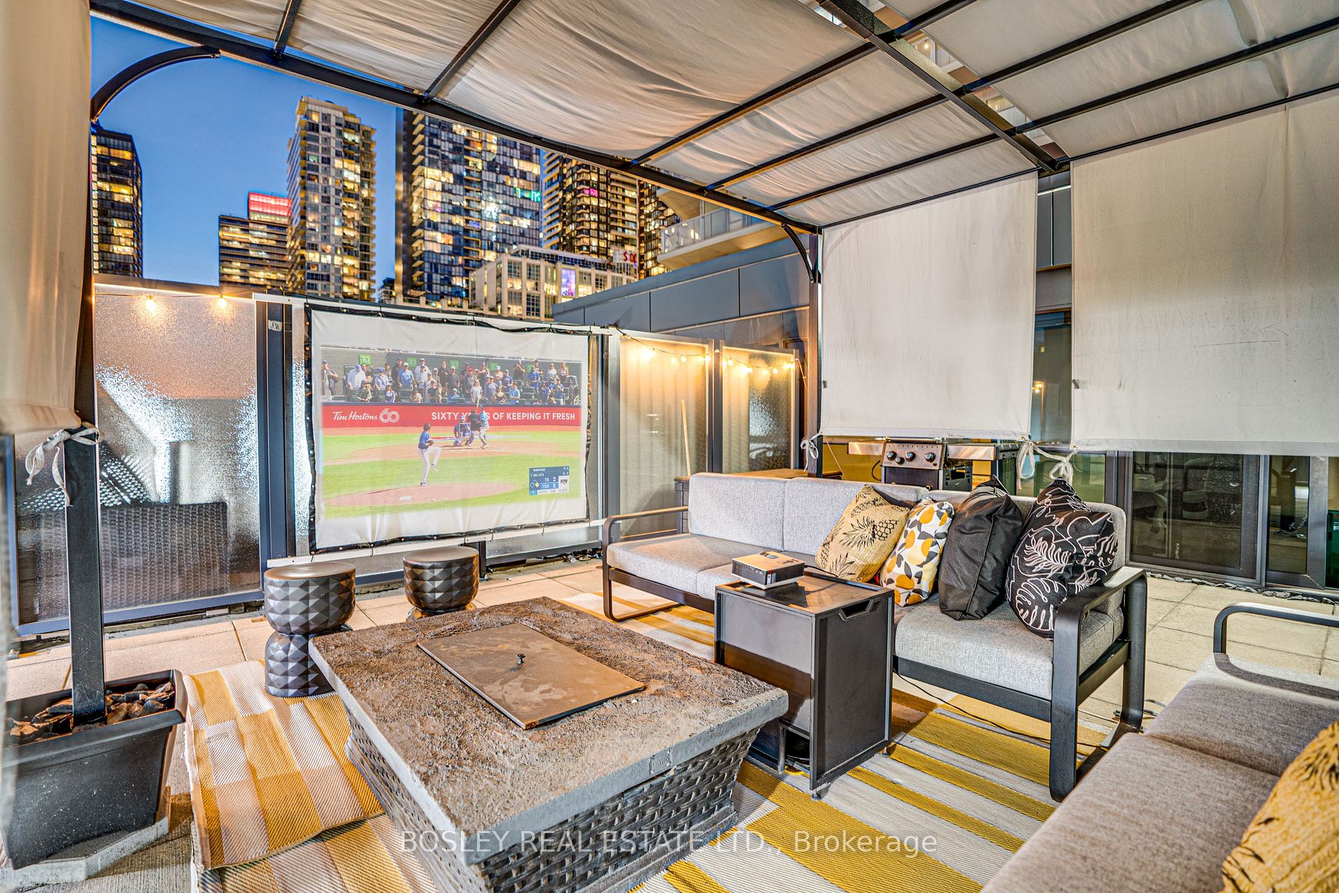 352 Front Street W, #209