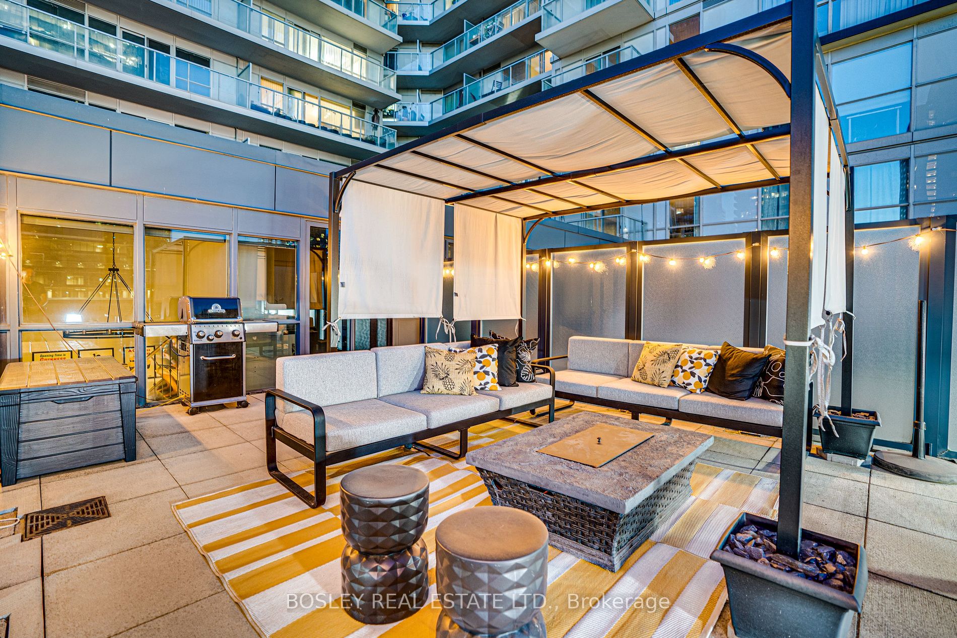 352 Front Street W, #209