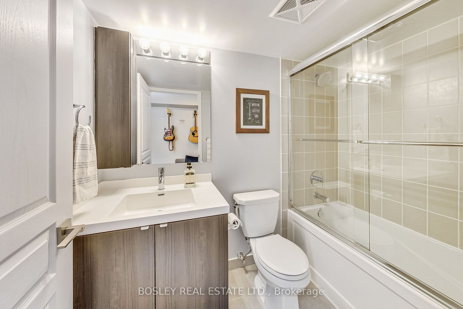 352 Front Street W, #209