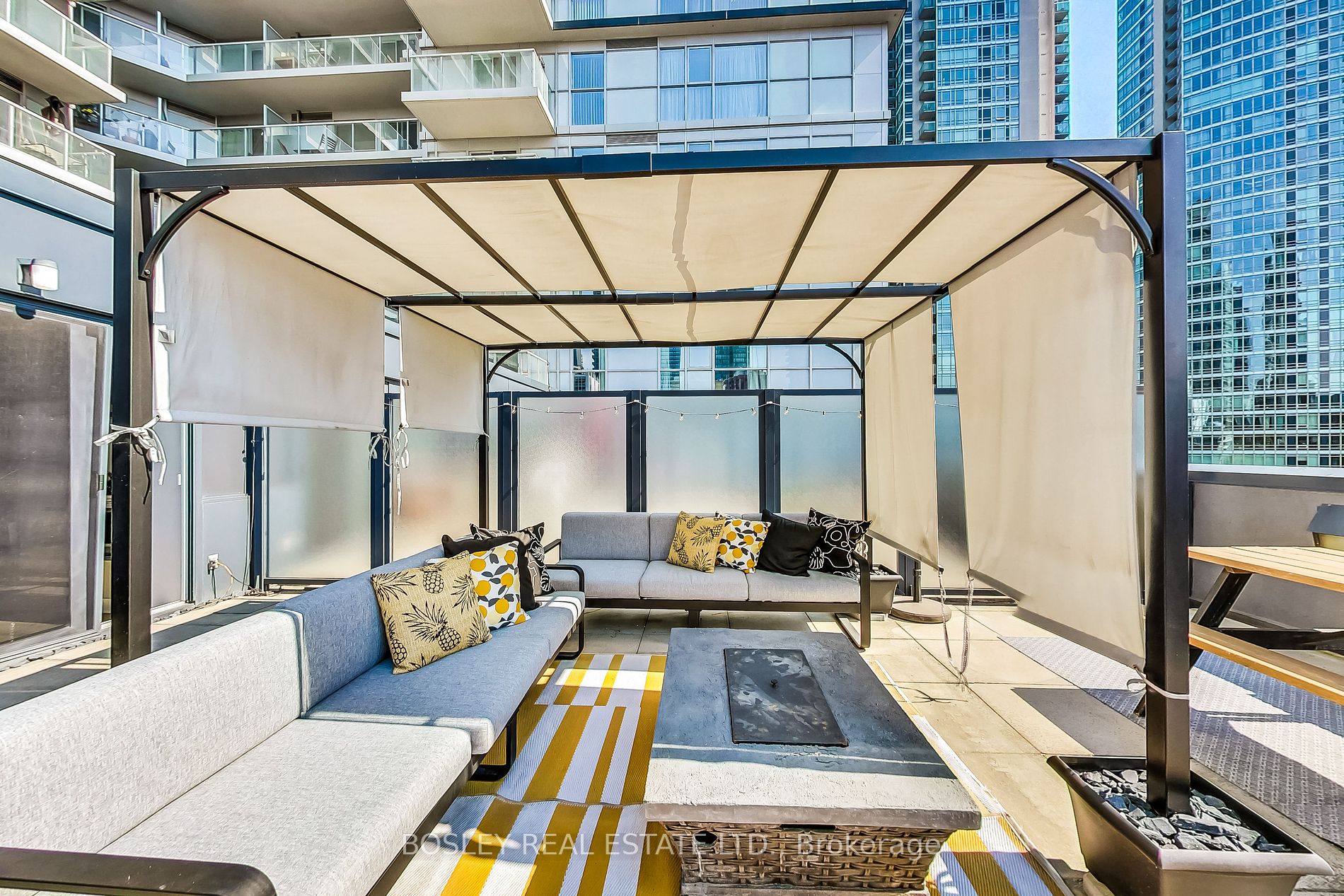 352 Front Street W, #209