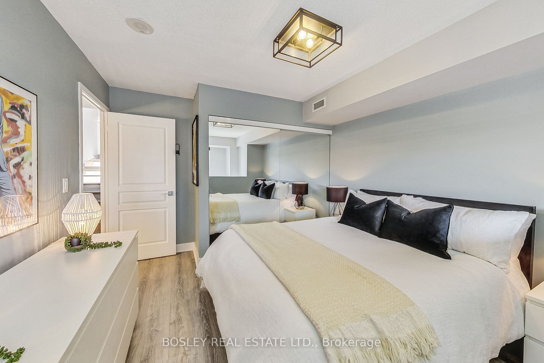 352 Front Street W, #209