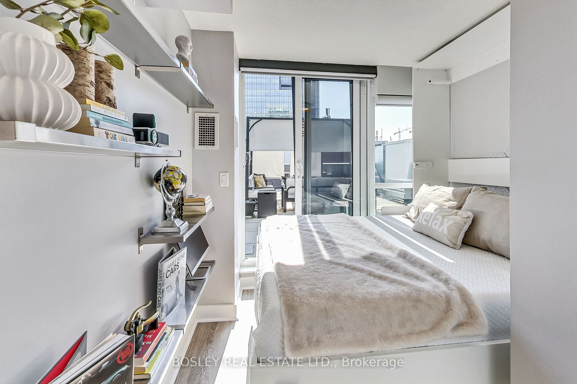 352 Front Street W, #209