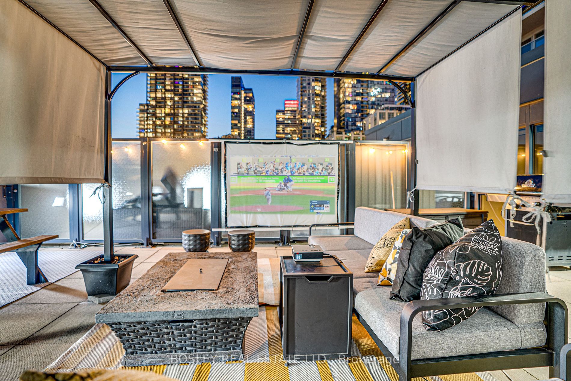 352 Front Street W, #209