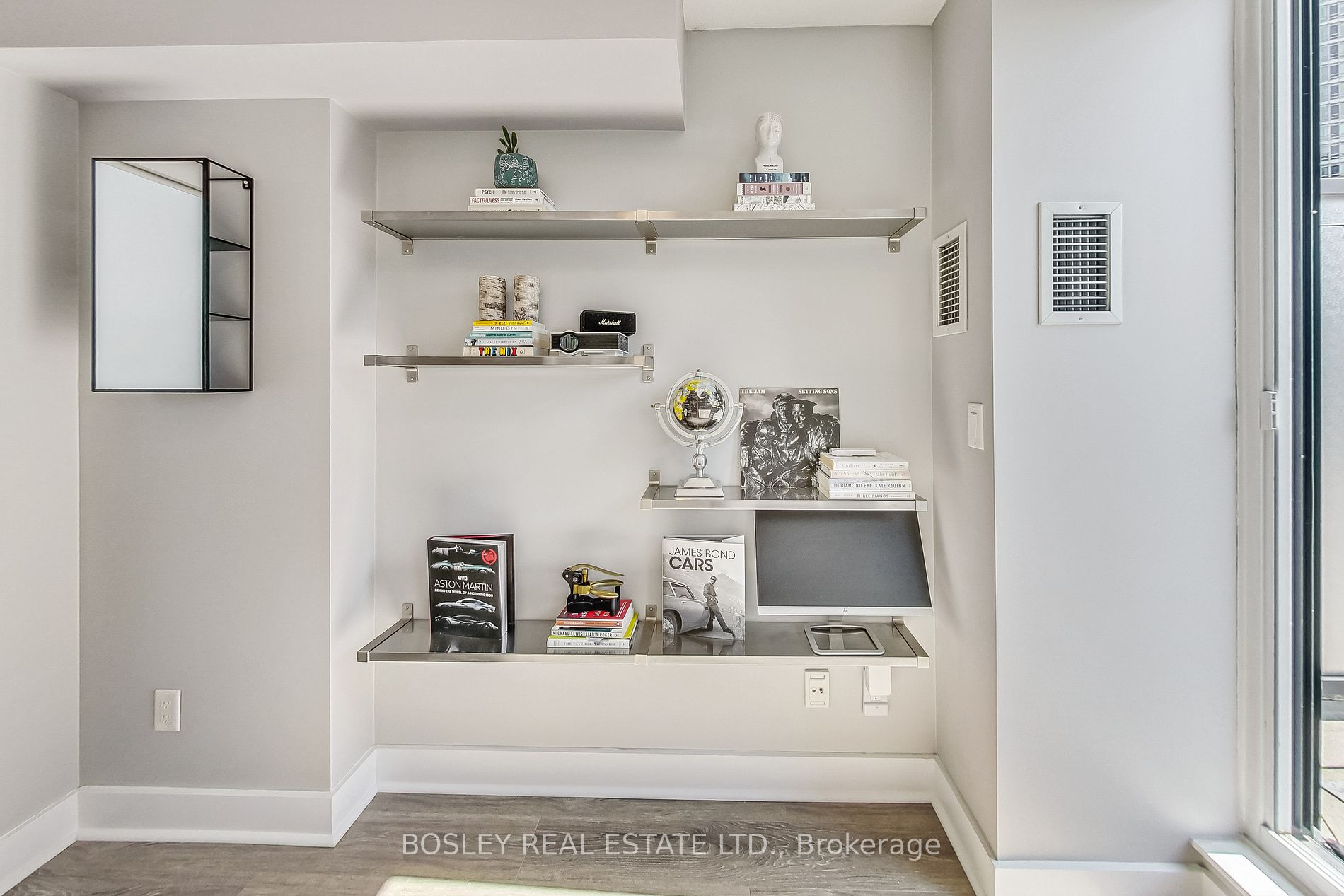 352 Front Street W, #209