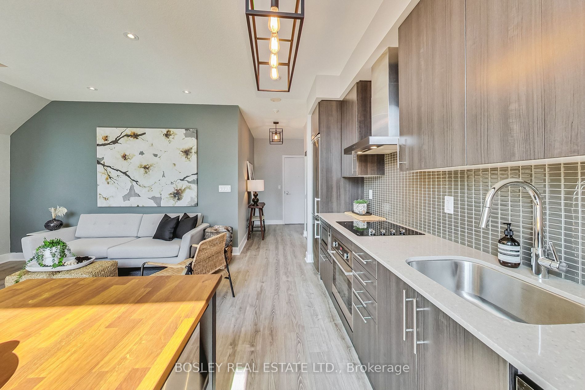 352 Front Street W, #209