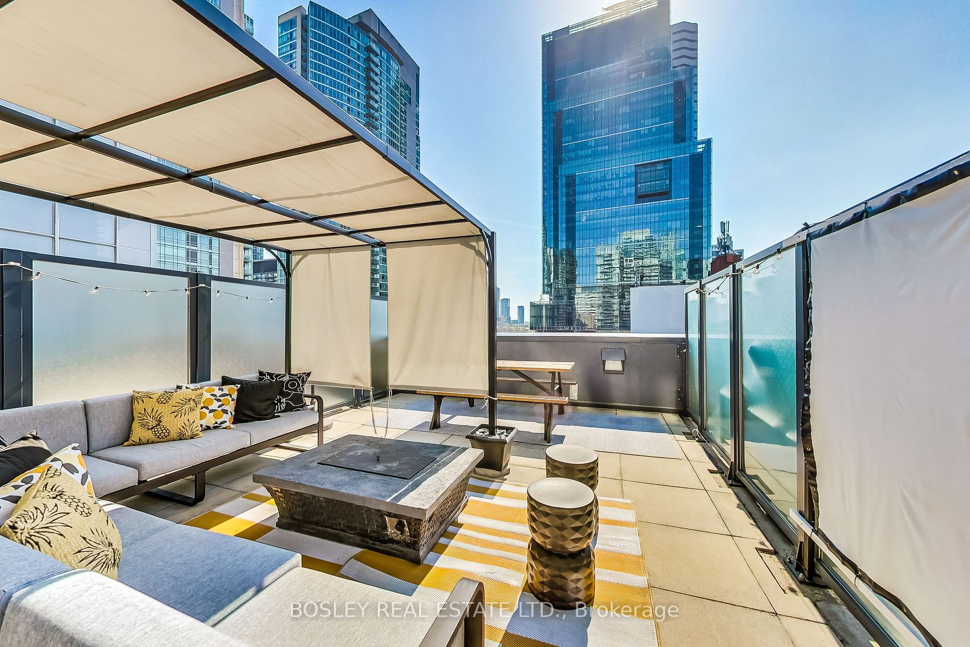 352 Front Street W, #209