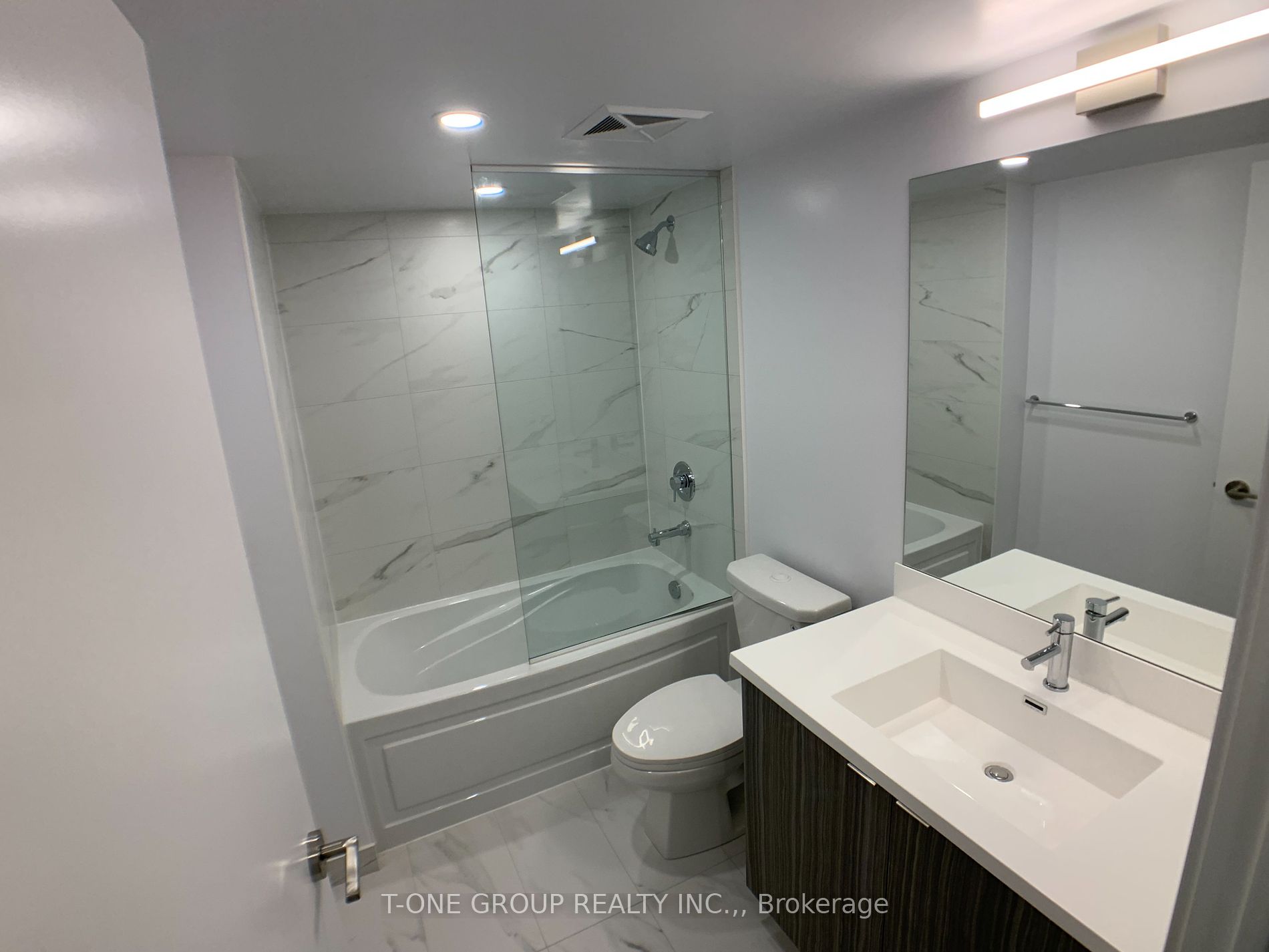 219 Dundas Street E #610