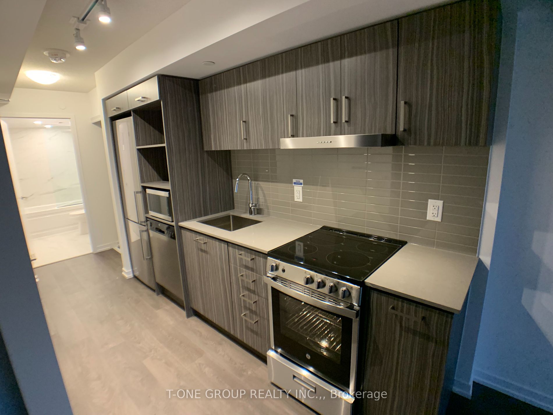 219 Dundas Street E #610