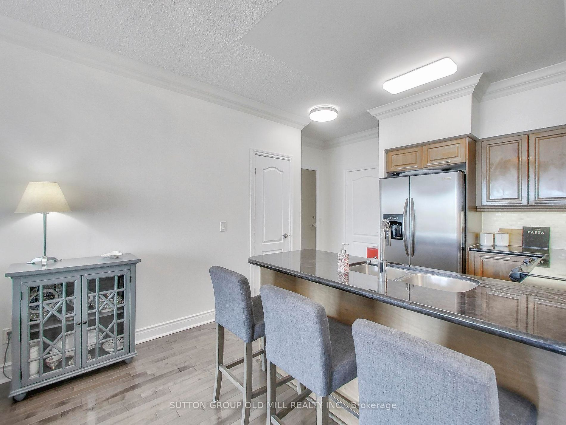 319 Merton Street, #1002