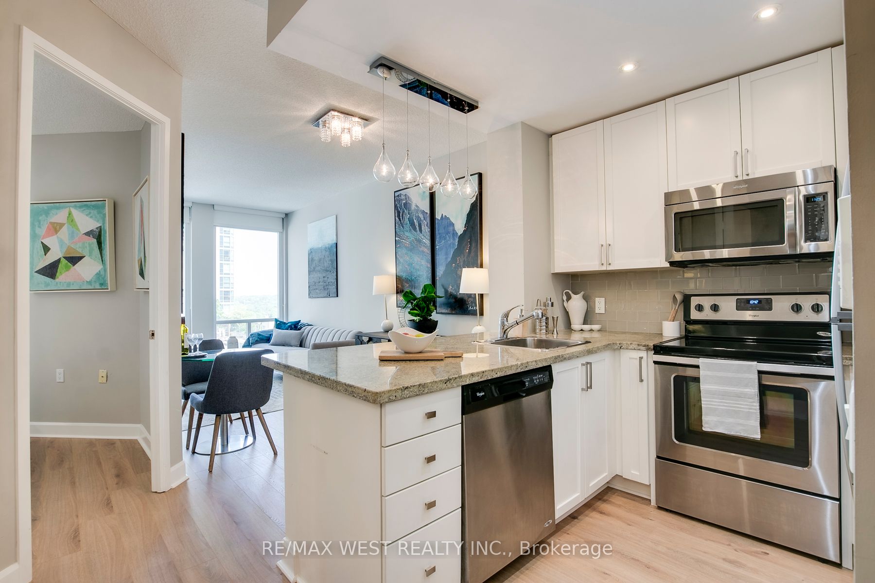 85 Bloor Street E, #1503