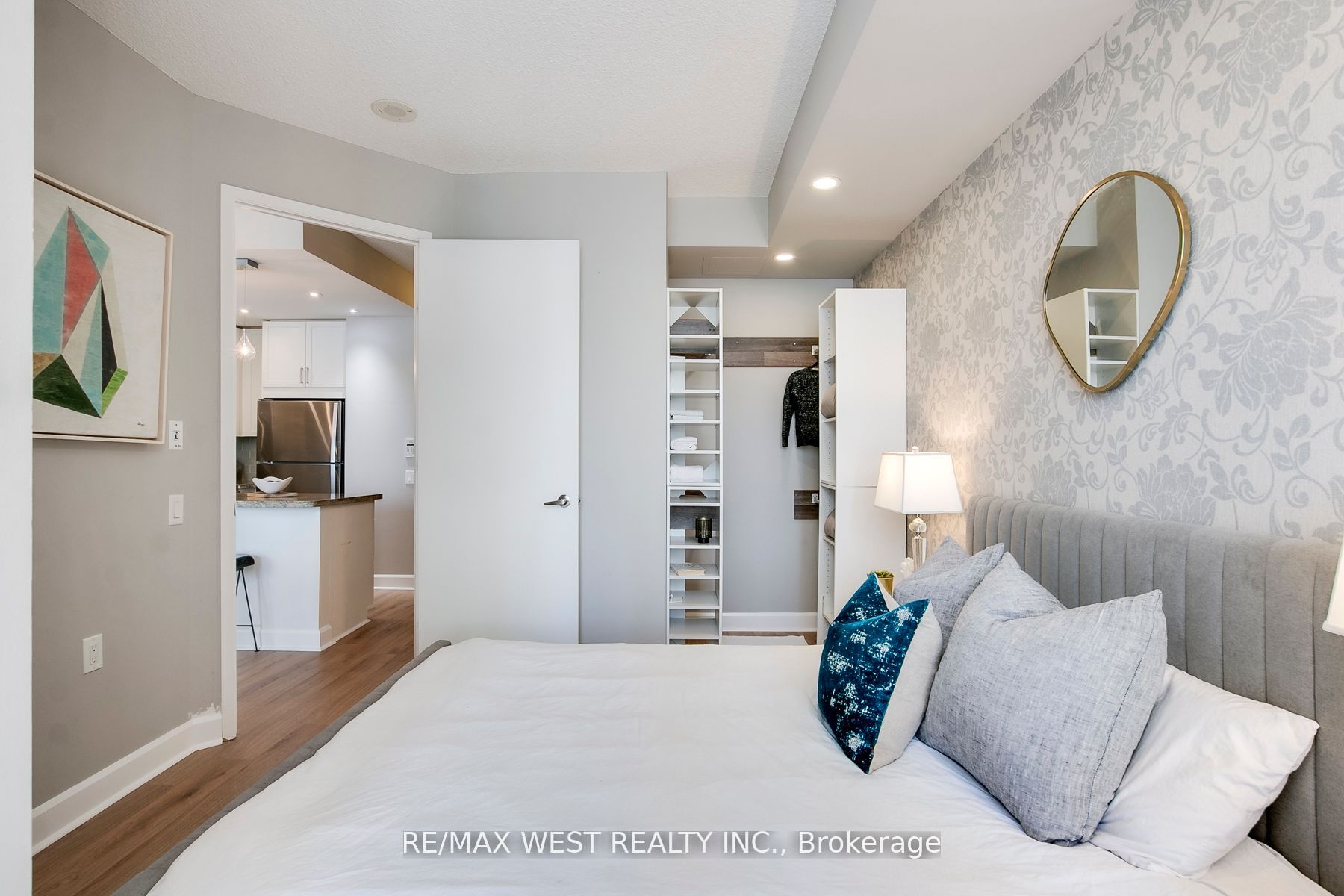 85 Bloor Street E, #1503