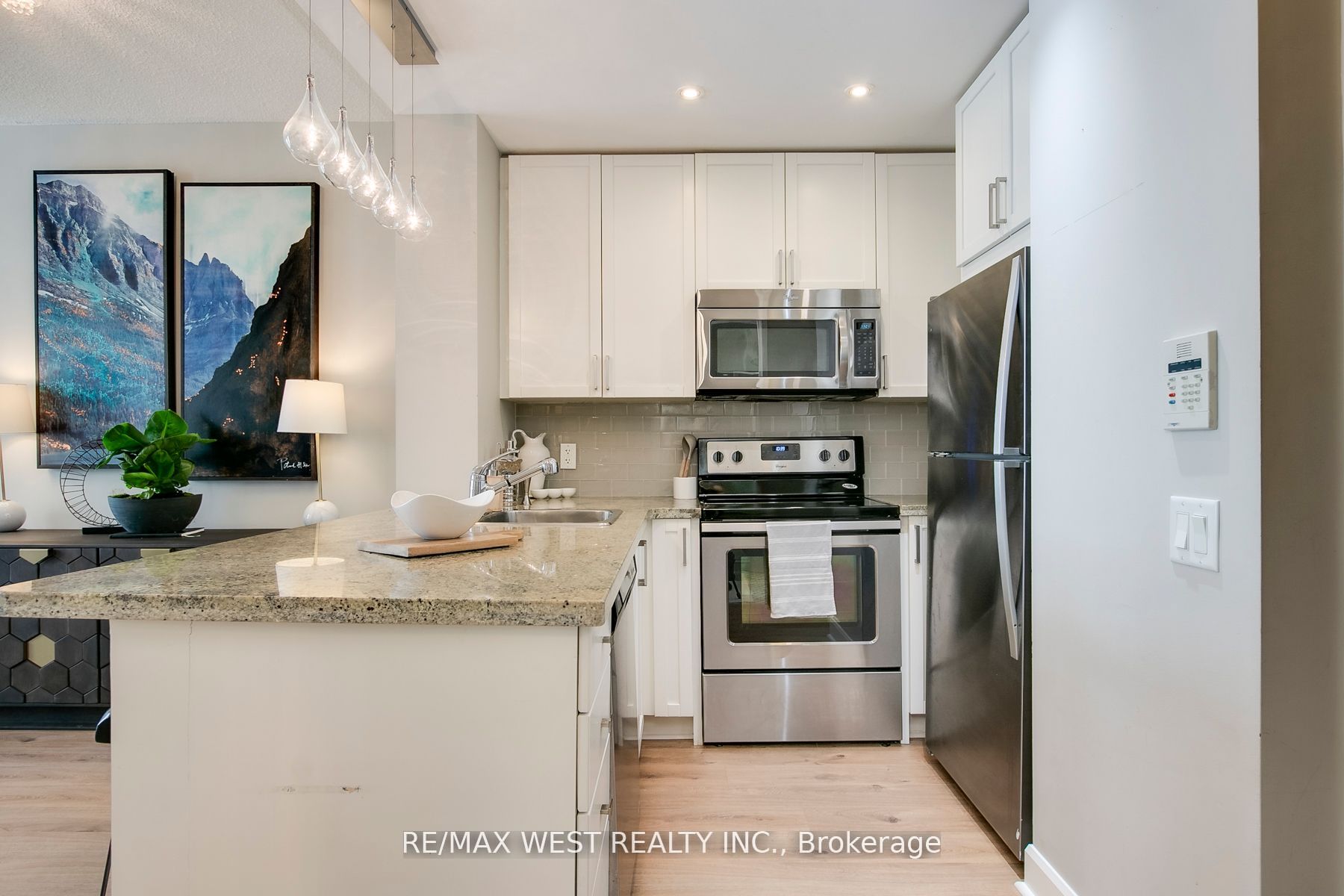 85 Bloor Street E, #1503