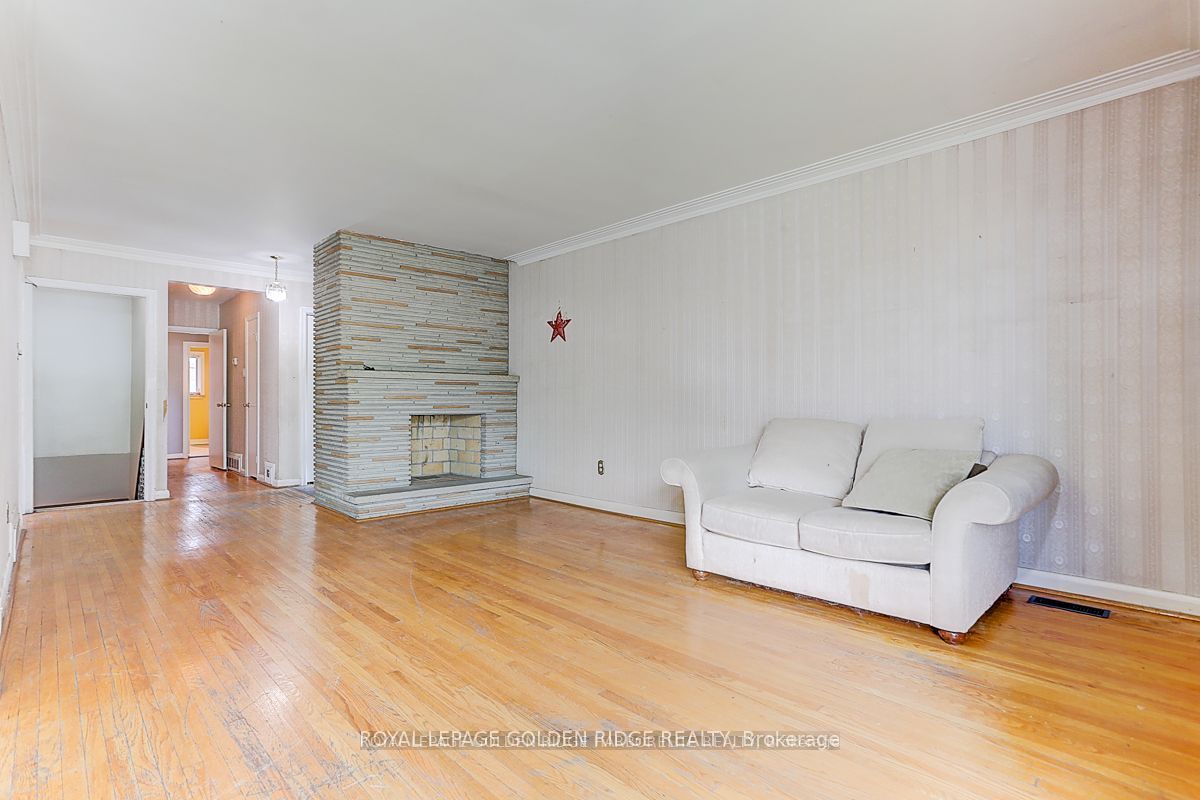 19 Morewood Crescent