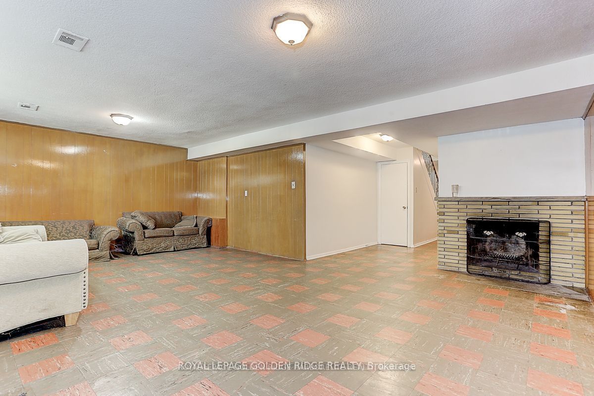 19 Morewood Crescent