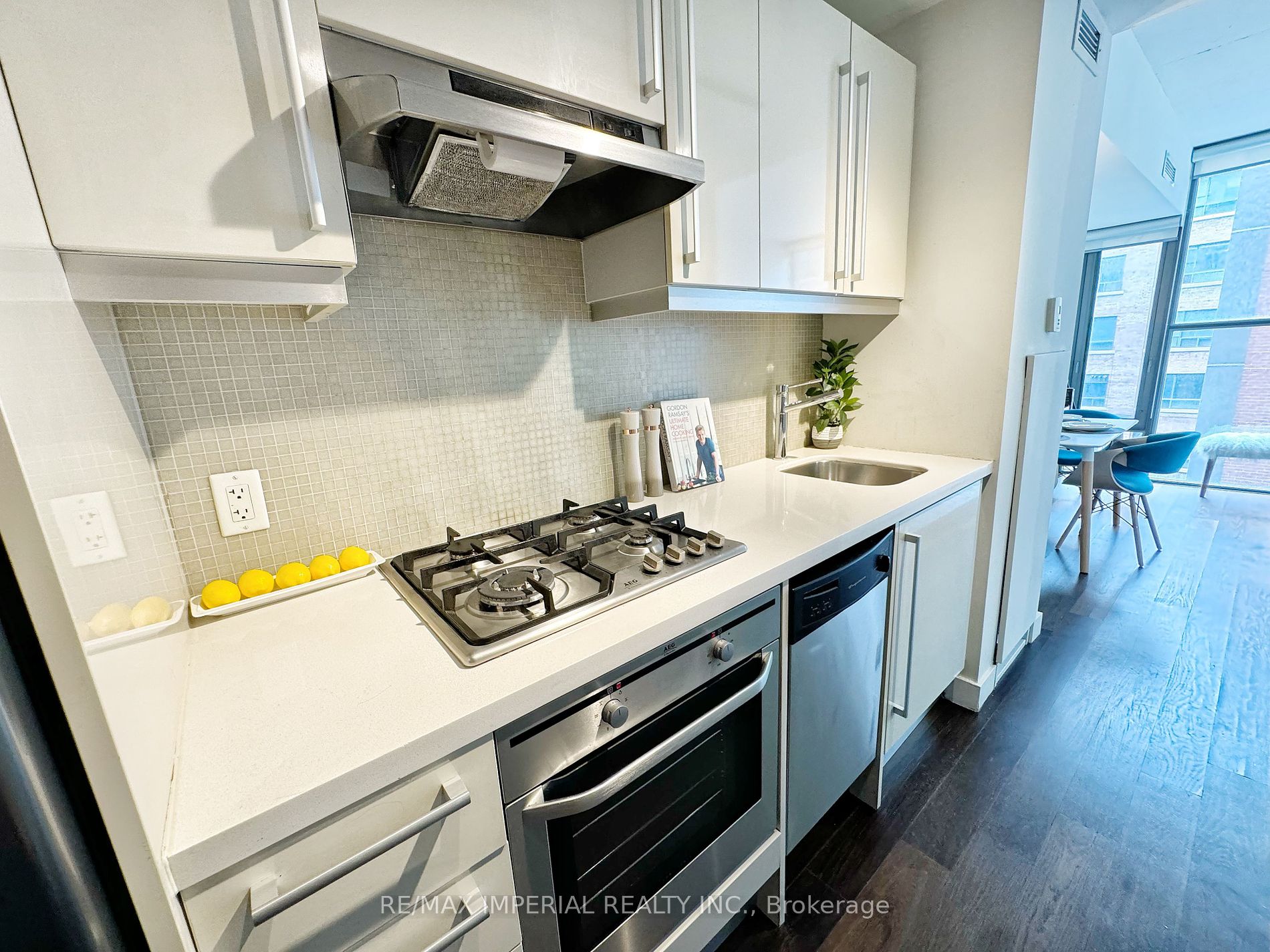 25 Oxley Street #405