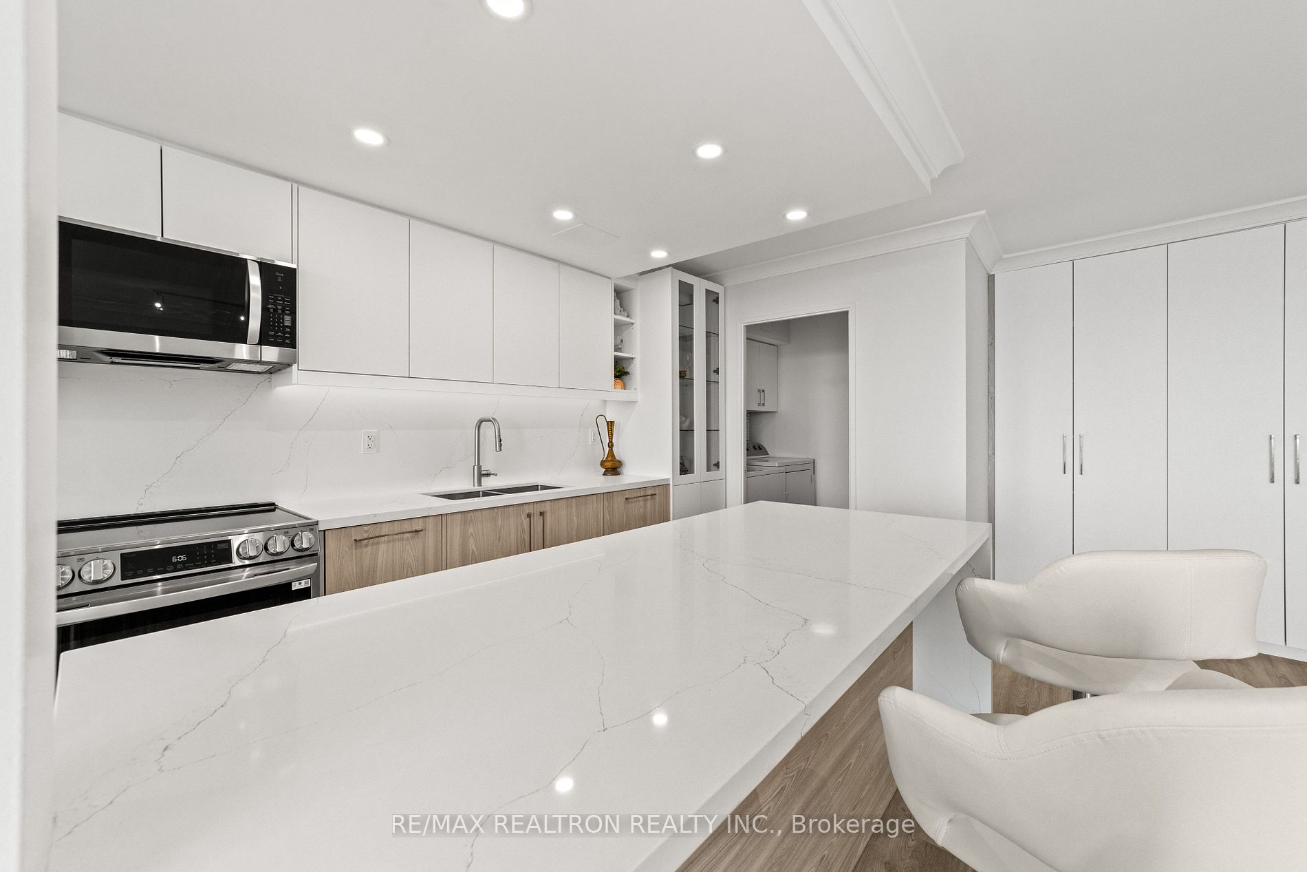 3000 Bathurst St, #706