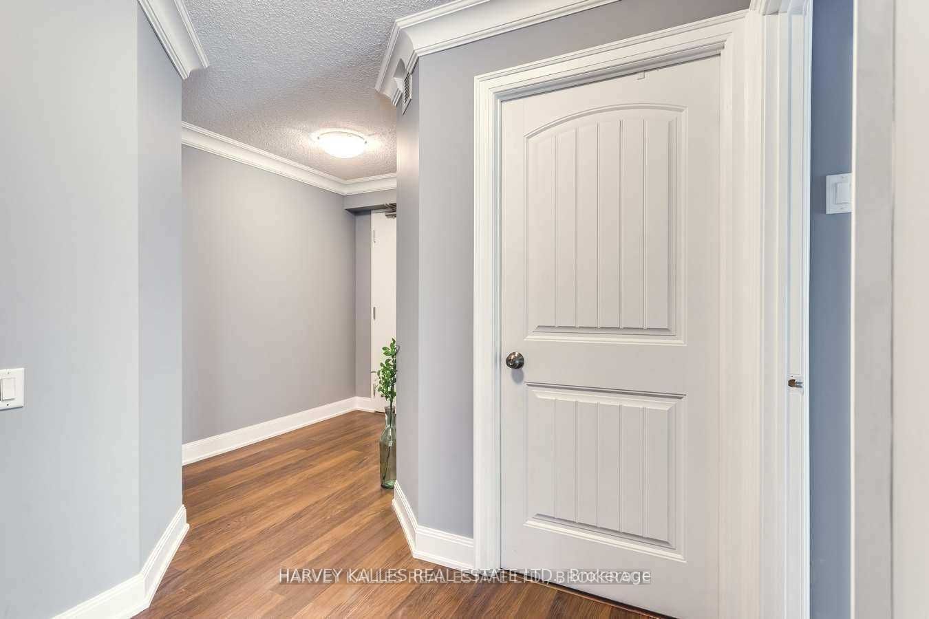 2191 Yonge St, #902
