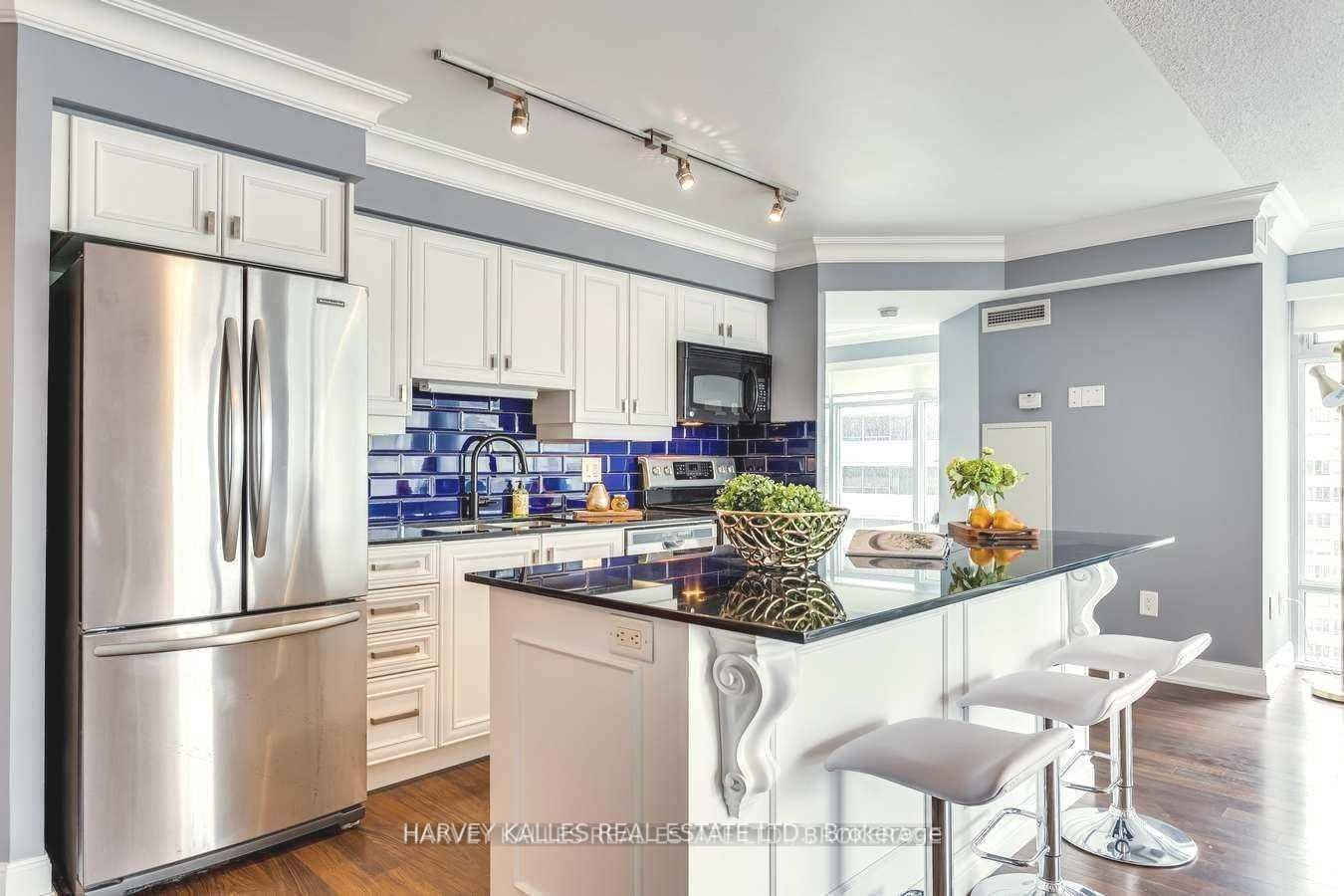 2191 Yonge St, #902