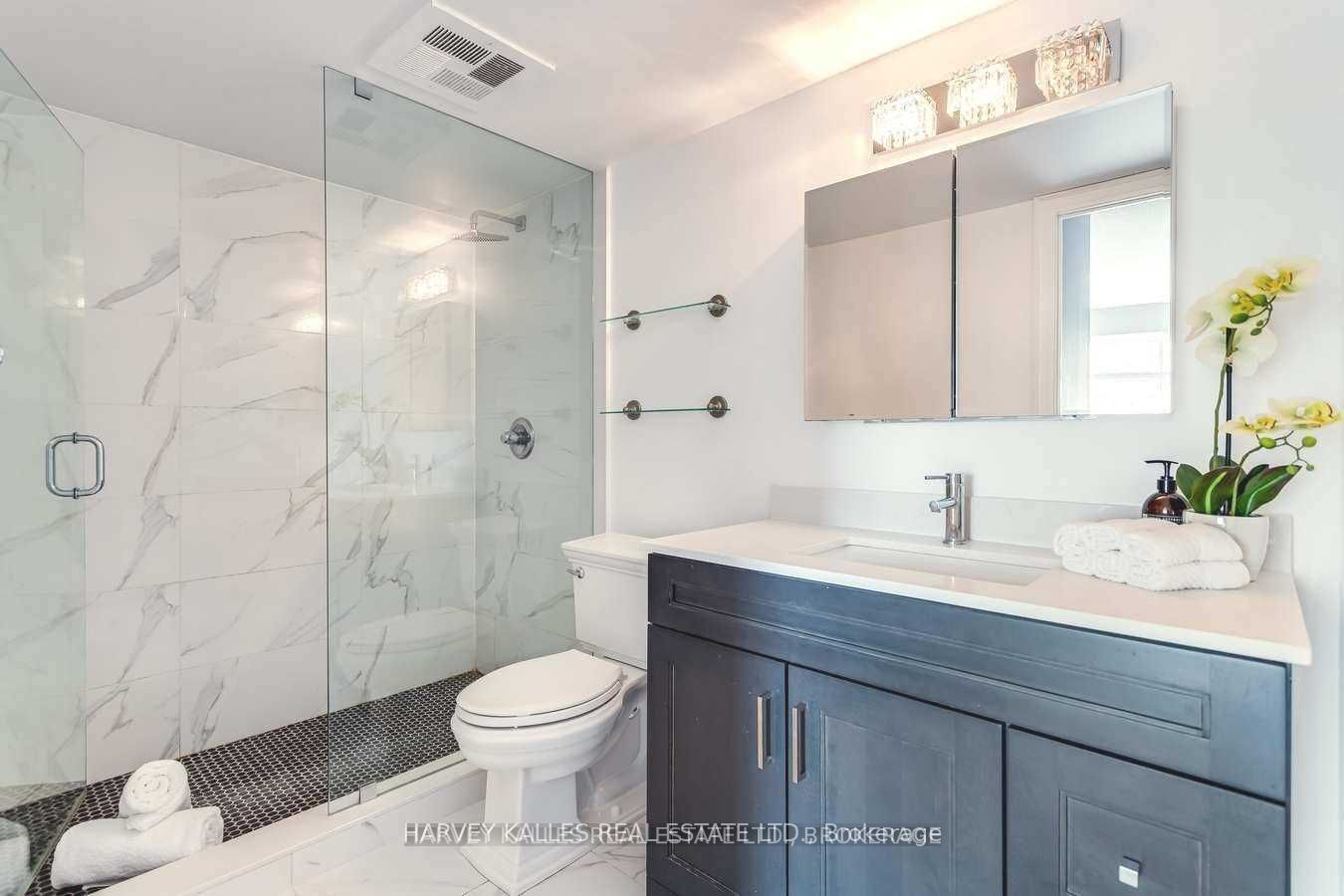 2191 Yonge St, #902
