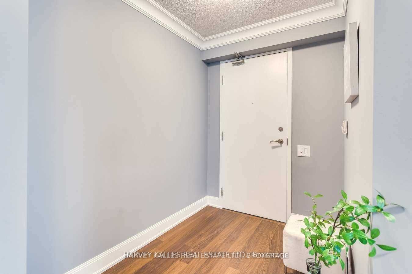 2191 Yonge St, #902