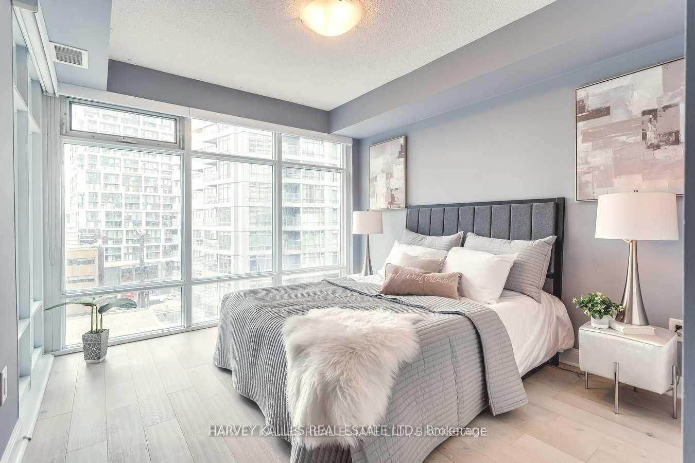 2191 Yonge St, #902