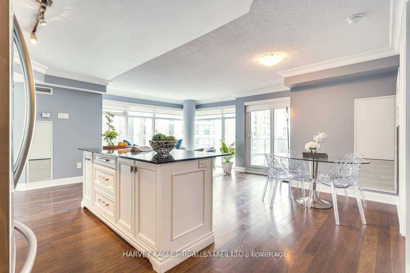 2191 Yonge St, #902