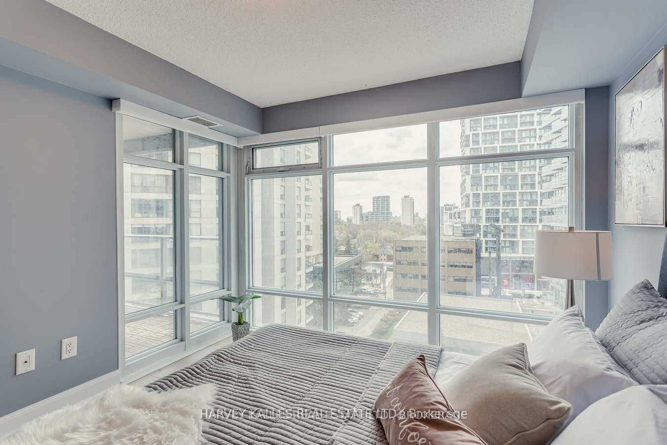 2191 Yonge St, #902