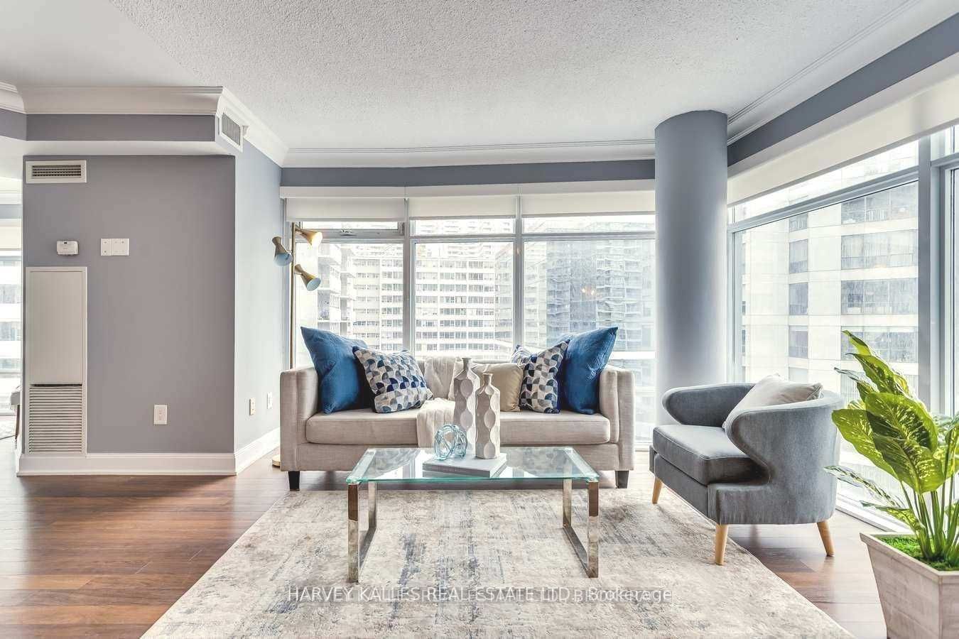 2191 Yonge St, #902