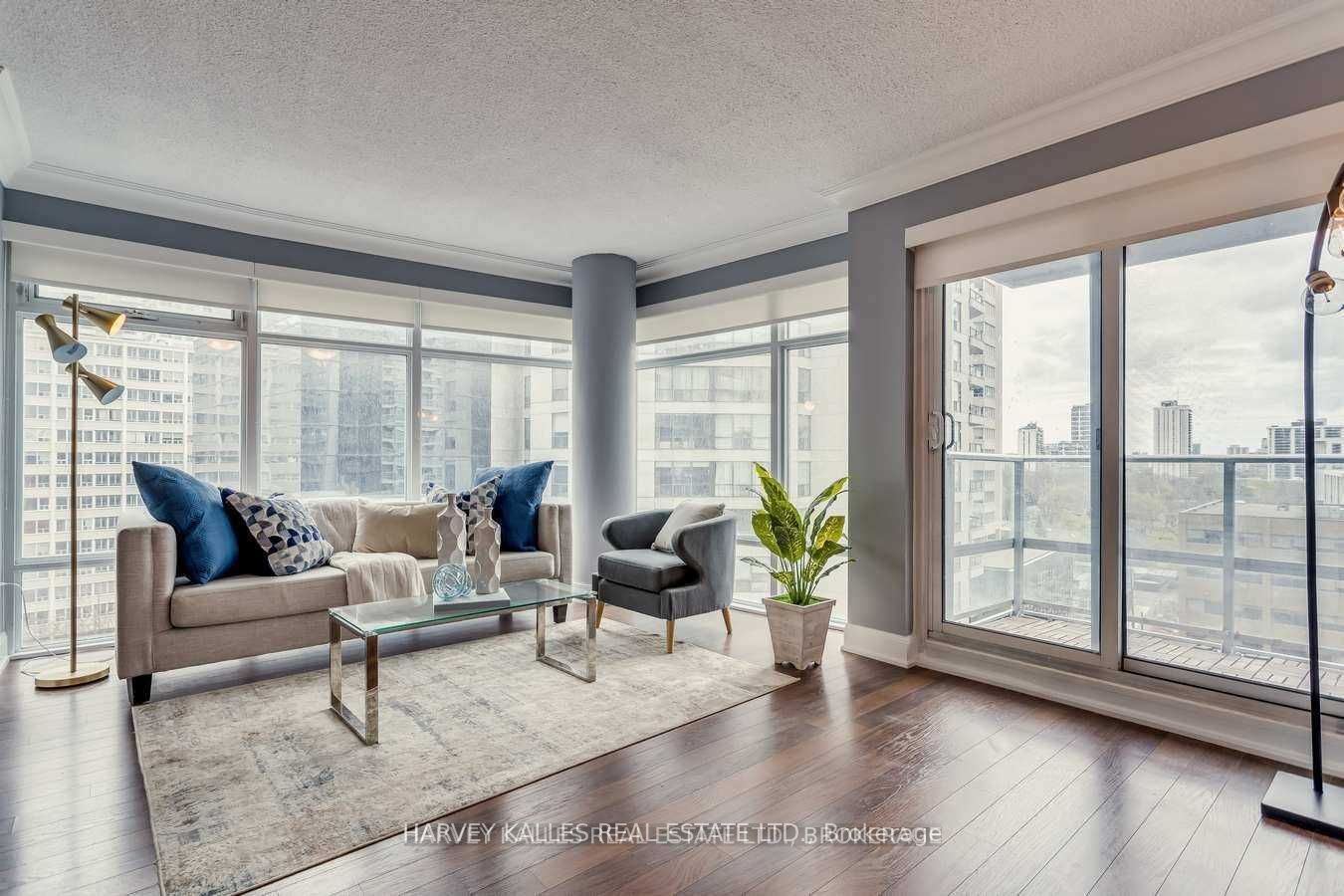 2191 Yonge St, #902