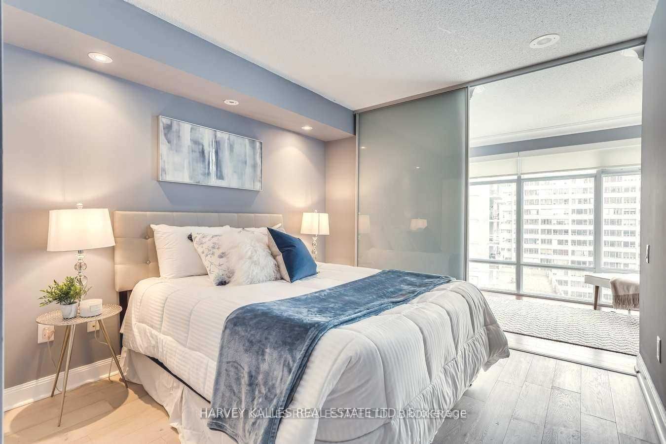 2191 Yonge St, #902